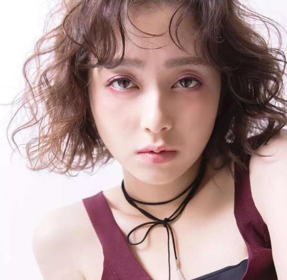 女生头发少适合什么发型