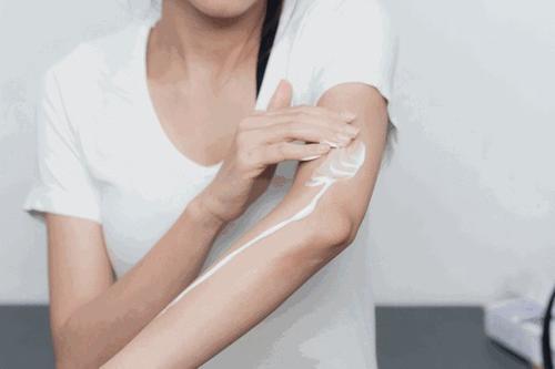 洗完澡可以立马涂身体乳吗？
