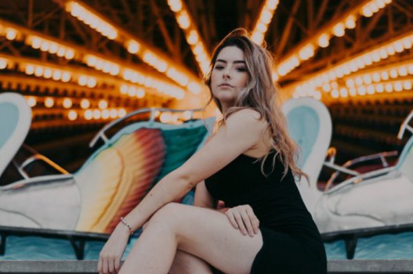 胖女生穿背带裙显胖吗