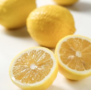 柠檬敷脸的正确方法 鲜柠檬汁能直接敷脸吗