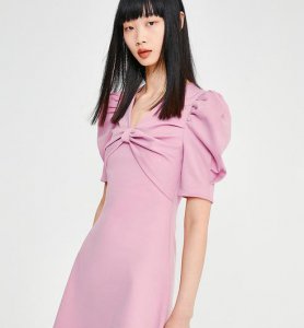 皮粉色是显白的颜色吗 黄皮不适合穿什么色