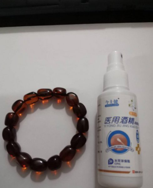 血琥珀真假鉴别技巧
