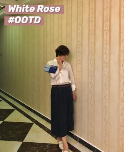 55岁适合穿什么颜色衣服？