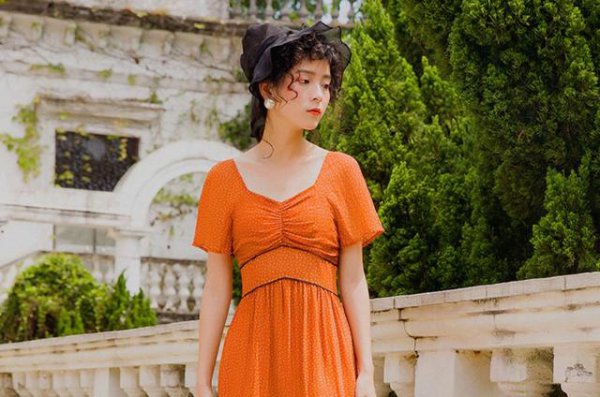 夏季适合穿什么颜色的衣服？