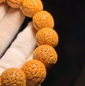 把玩核桃怎么分好坏 核桃的正确把玩方法