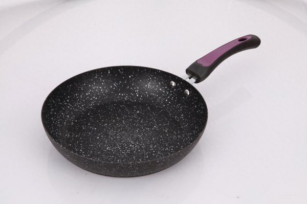 麦饭石炒锅和铁锅哪个更健康