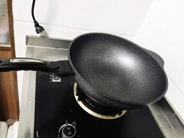 麦饭石炒锅和铁锅哪个更健康