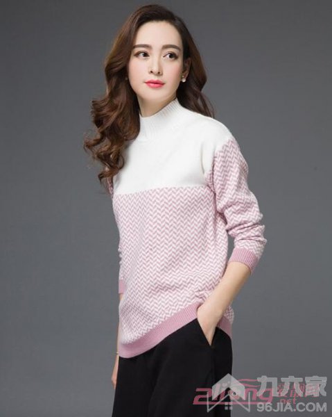 舒适百搭的新款女士羊绒衫图片
